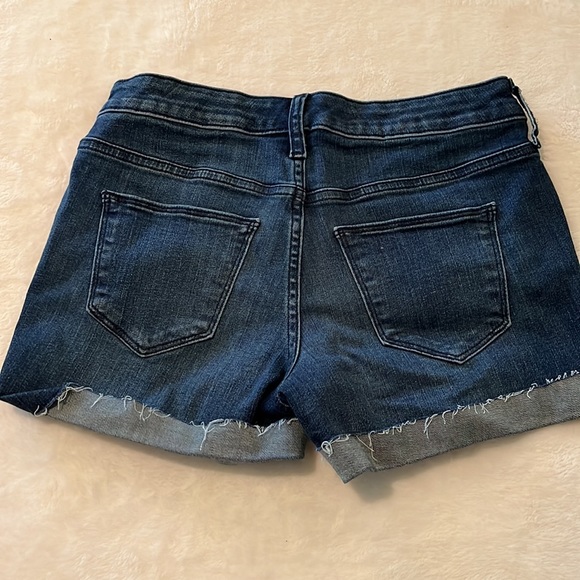 Universal Thread Shorts - Picture 2 of 3